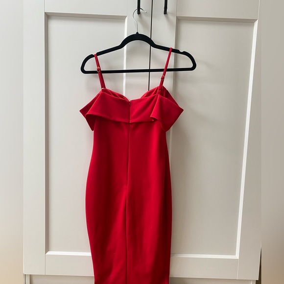 Red slim fitting dress perfect for a wedding guest - Picture 3 of 3